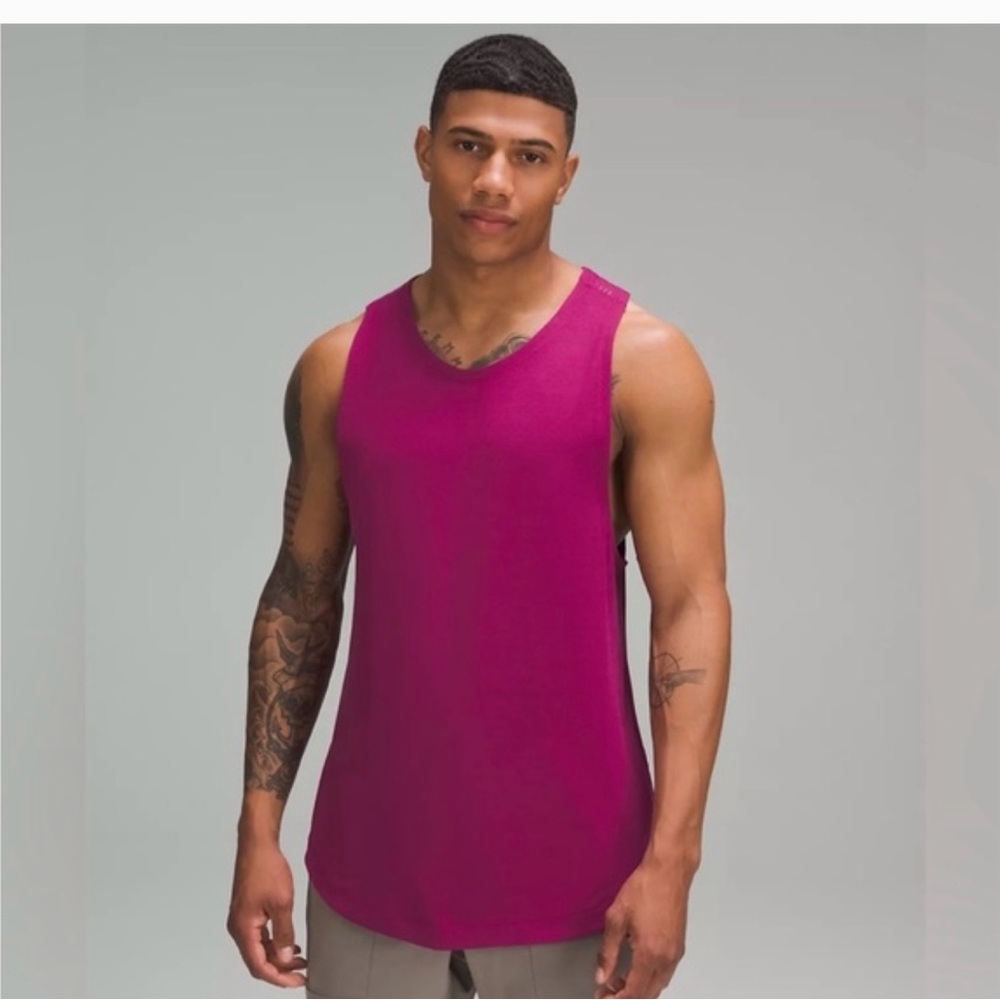 Lululemon license to train tank in magenta